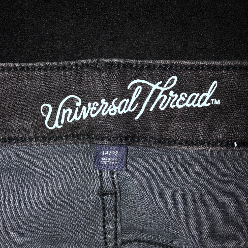 Universal Thread Shorts Size 14 - Picture 5 of 5